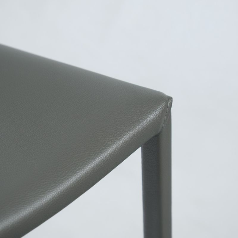 Lot de 4 chaises en simili gris et 4 pieds en acier - LUFY