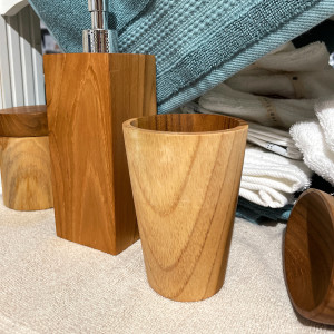 Lot de 2 gobelets D. 8 cm pour salle de bain en bois de teck – fabrication artisanale – EMYR