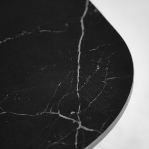 Table de Repas 160 cm en Céramique Noir Marbré Bords Arrondis Pieds Évasés en Métal - ICHIGO