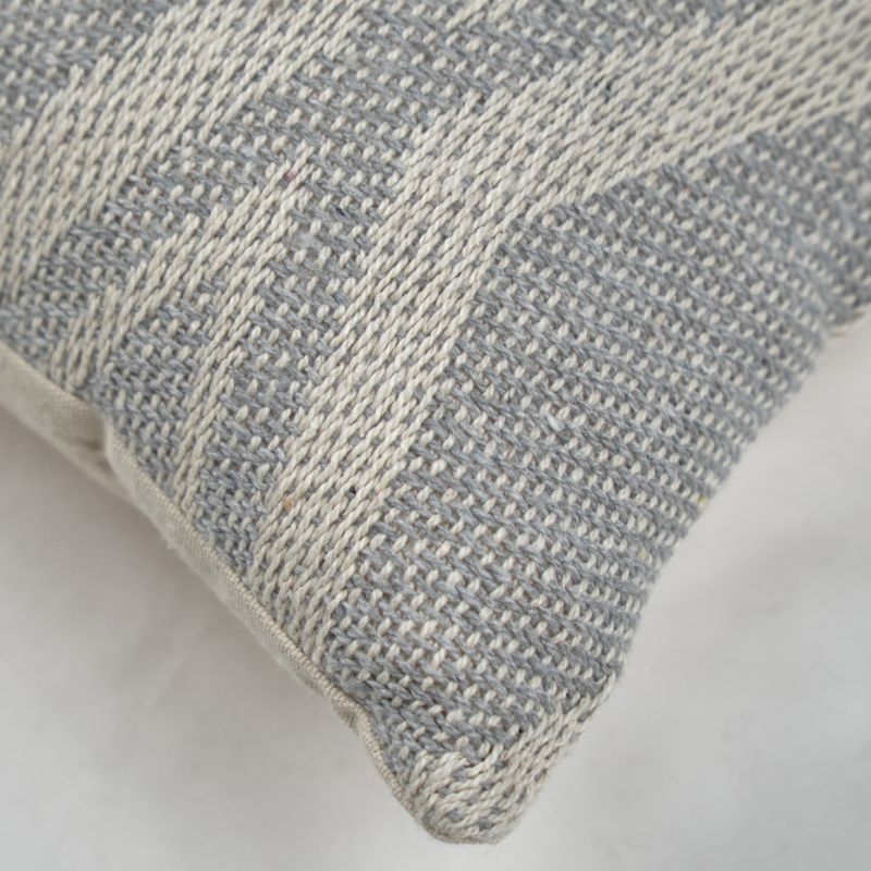 Lot de 2 coussins carrés 40 x 40 cm en coton brodé avec motifs grands losanges gris et écru - BEAM