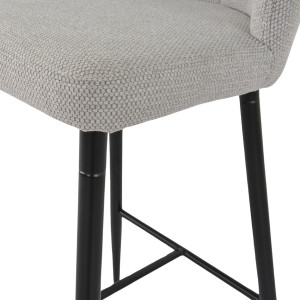 Chaise de bar H. 105 cm dossier forme de coquillage en tissu gris clair avec piètement et repose-pieds métal noir – MONTREAL